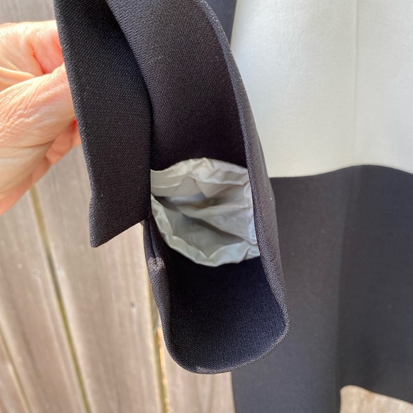 🖤 HOST PICK 🖤 Black, tan and ivory Color Block Blazer - Picture 3 of 7